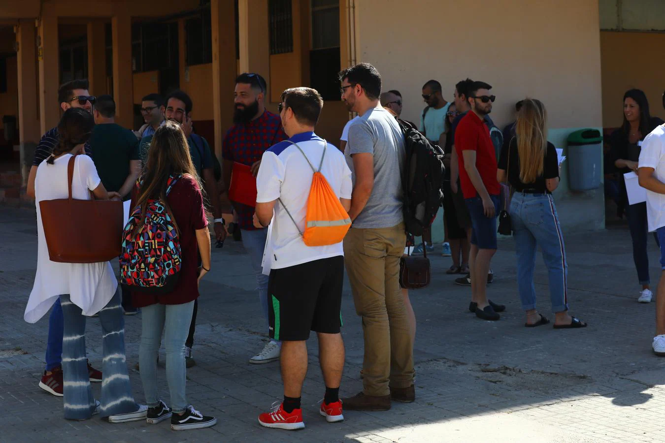 Más de 650 aspirantes, obligados a repetir este viernes en Cádiz parte de las oposiciones de Educación